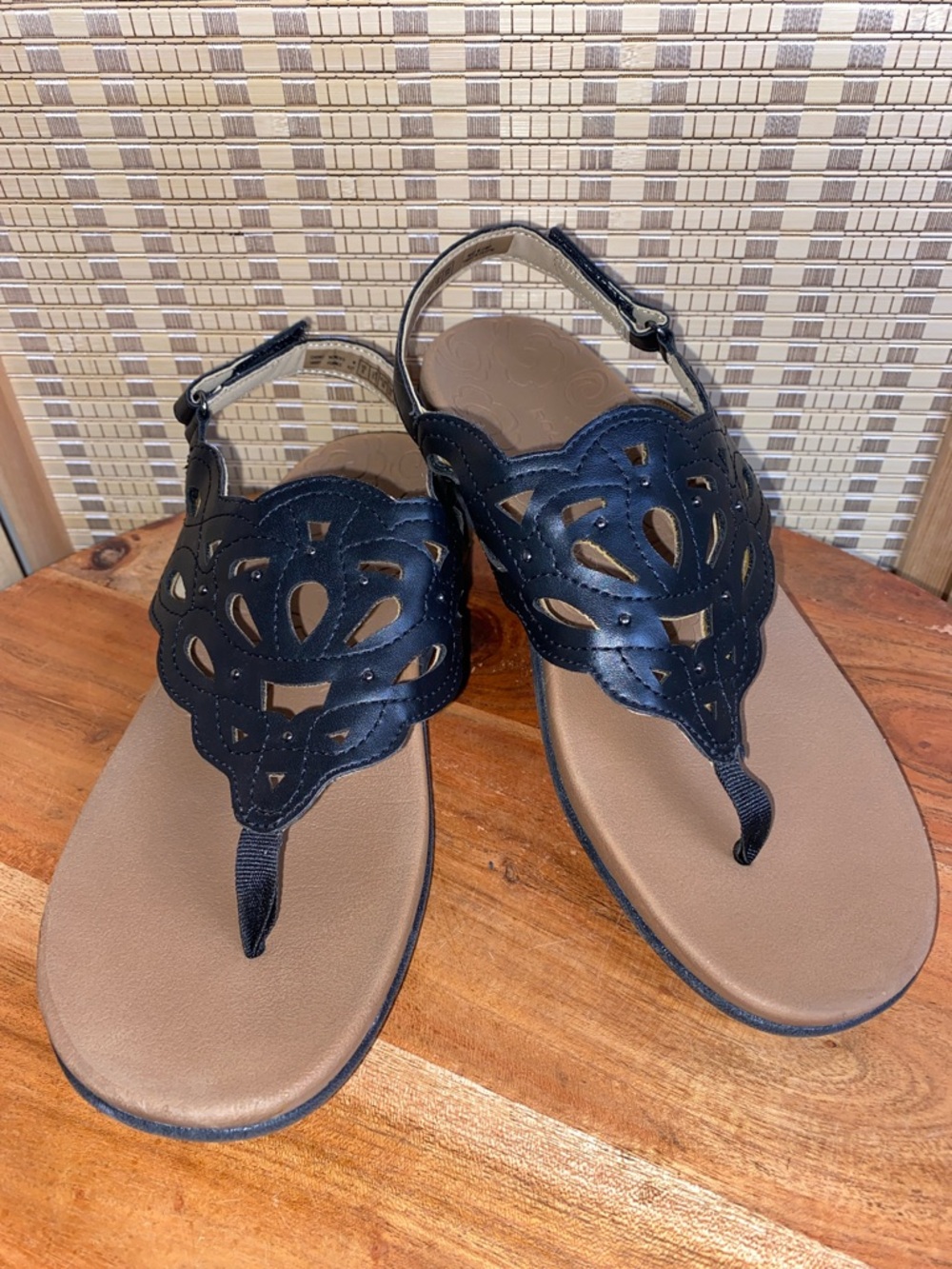 Rockport Women's 8 Ridge Slingback Back  Laser Cut Leather Boho Sandals
